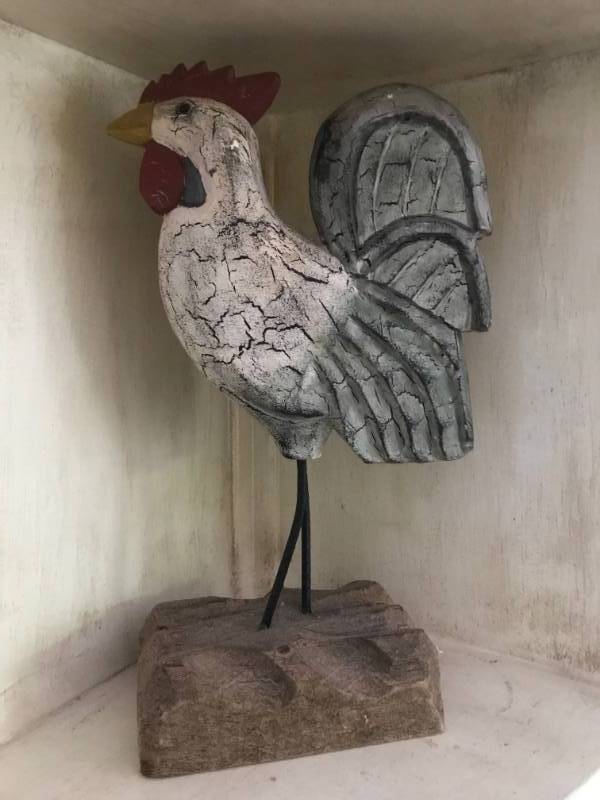 lot 1016 image: Rustic Crackle Wood Standing Rooster