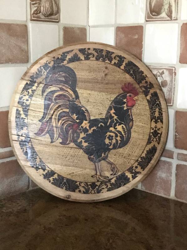 lot 1019 image: 16 Farmhouse Rooster Wood Lazy Susan