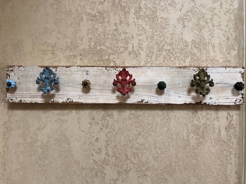 lot 1027 image: Antiqued Wood Wall Hanger with Fleur de lis knobshangers