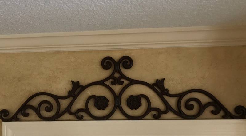 lot 1031 image: Cast Iron above the door scroll