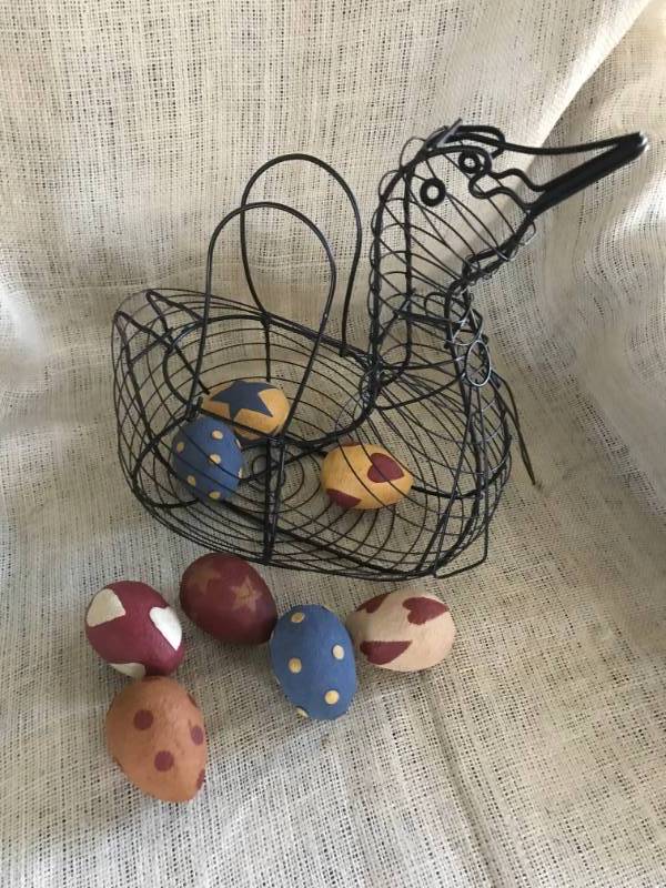 lot 1049 image: Wire goose basket with country painted eggs