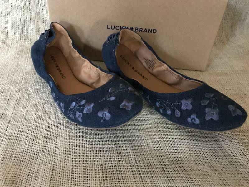 lot 1051 image: Lucky Brand ballet flats-New with box