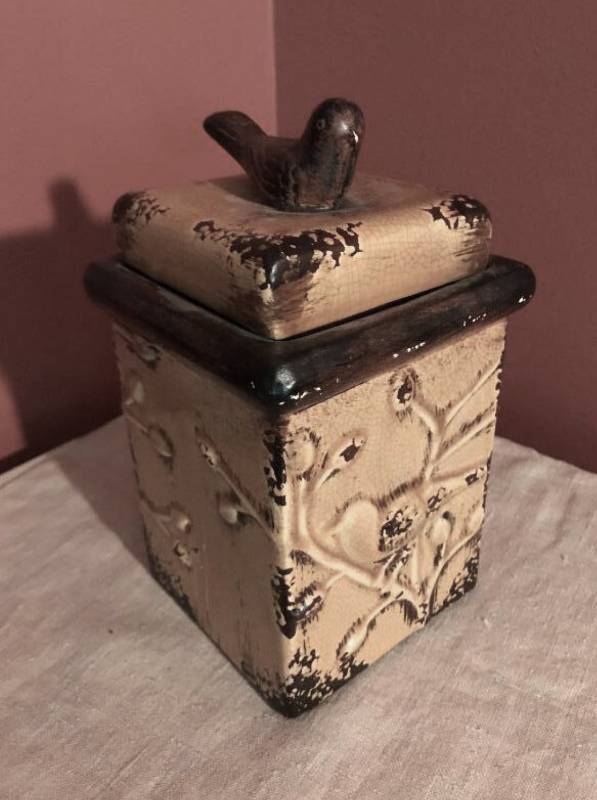 lot 1061 image: Rustic ceramic container with lid-bird perched on top