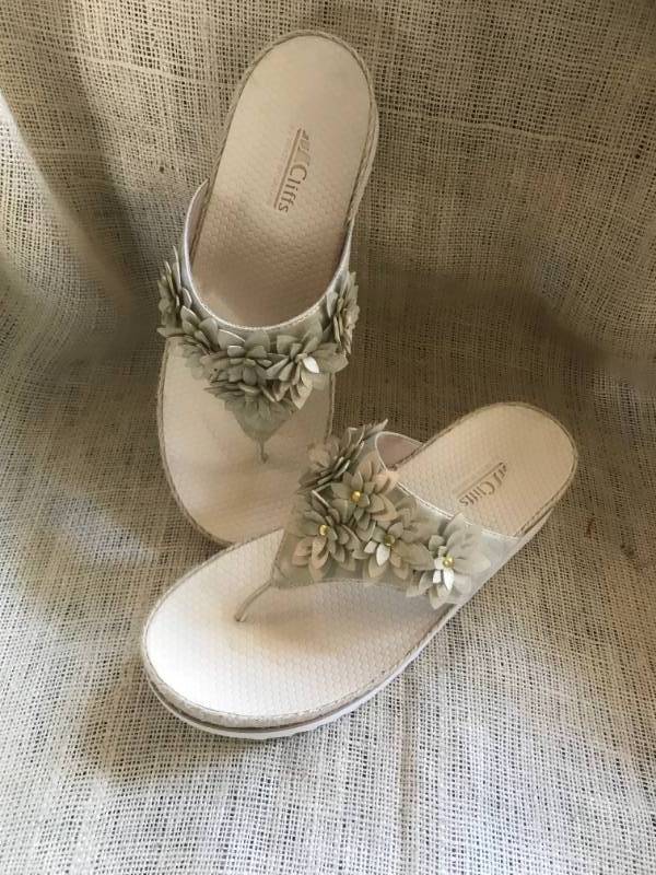 lot 1070 image: Cliffs Flip Flop Sandals (new)