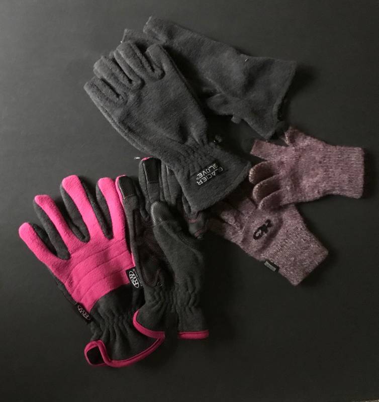 lot 1077 image: Winter Gloves (including Outdoor Research and Rugged Wear)