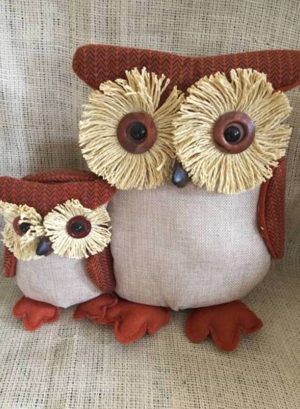 lot 1082 image: Adorable Set of Stuffed OwlsOwl Family