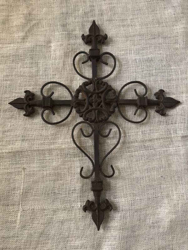 lot 1089 image: Large Cast Iron Cross