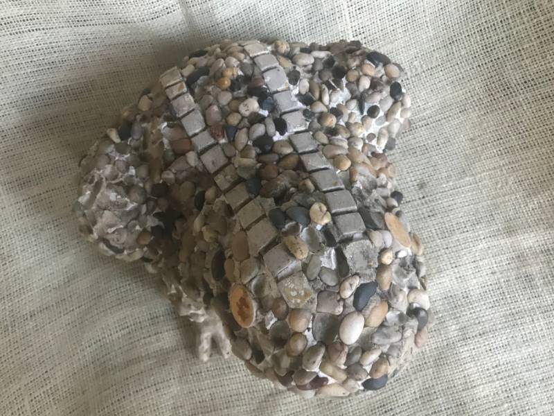 lot 1097 image: Mosaic pebble Frog (great additional to any flower bed or garden)
