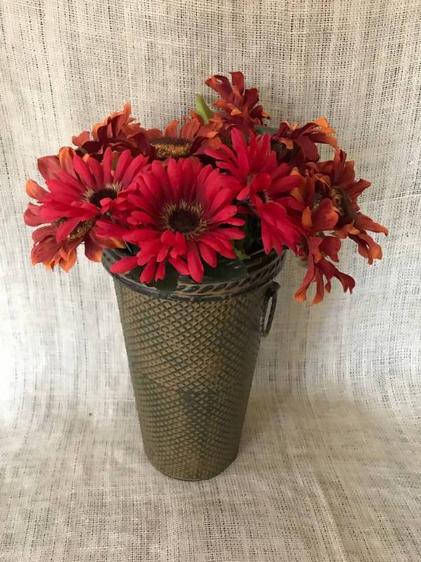 lot 1098 image: Tall Rustic Tin Bucket with colored daisies