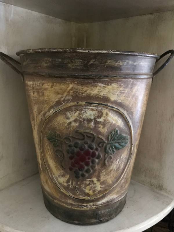 lot 1114 image: Rustic Tin Bucket with grapes