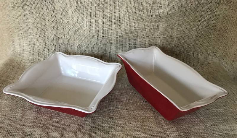 lot 1119 image: Mainstays red ceramic serving dishes (set of 2)