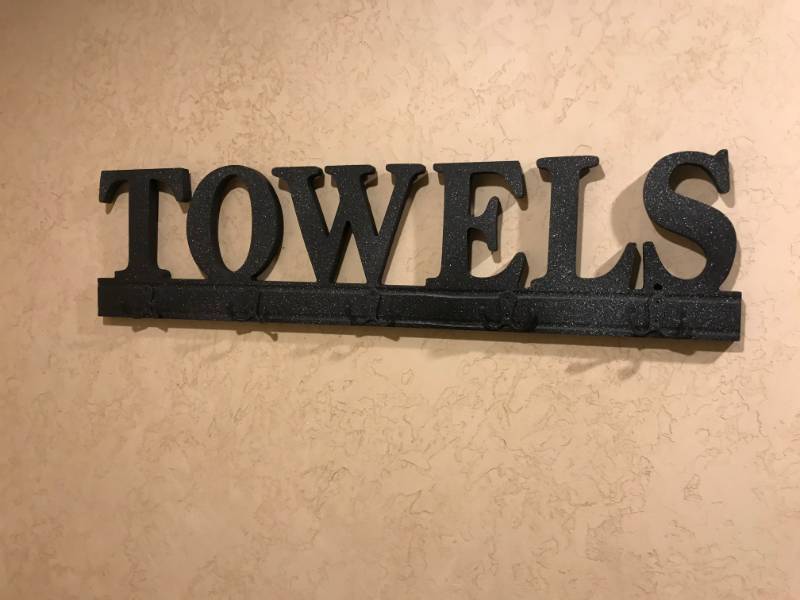 lot 1135 image: TOWELS Wood Wall Decor with hooks