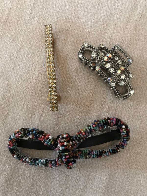 lot 1155 image: Assortment of fancy hair clipsbarrettes