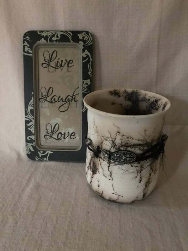 lot 1158 image: Ceramic Vase and Live Laugh Love sign