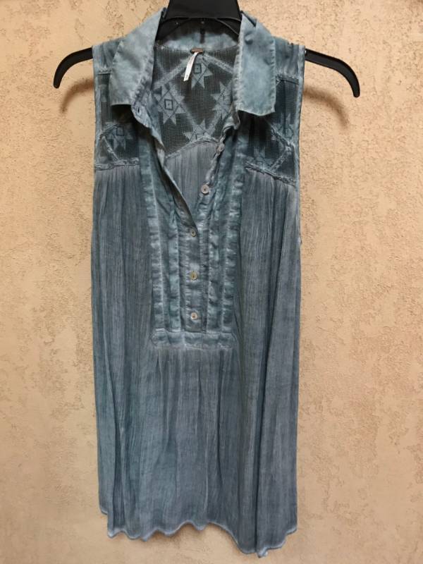 lot 1168 image: Free People sleeveless top