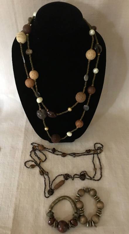 lot 1180 image: Necklaces and bracelets--rustic wood beads