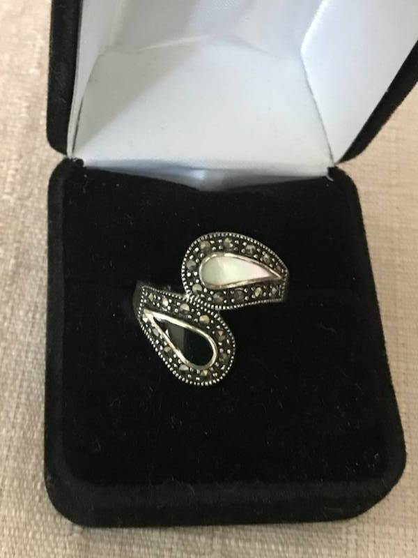 lot 1183 image: Paisley Ring (estimated ring size 9-10)