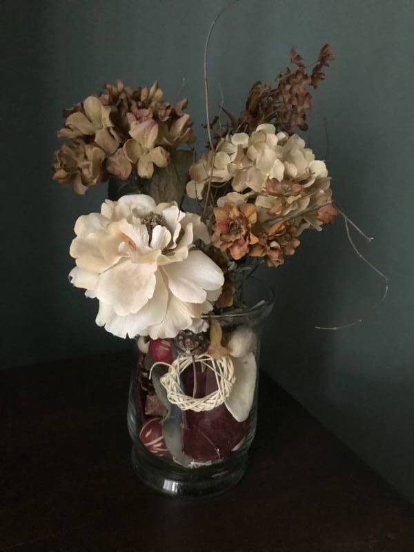 lot 1201 image: 8 Glass Vase filled with accent pieces and floral arrangement