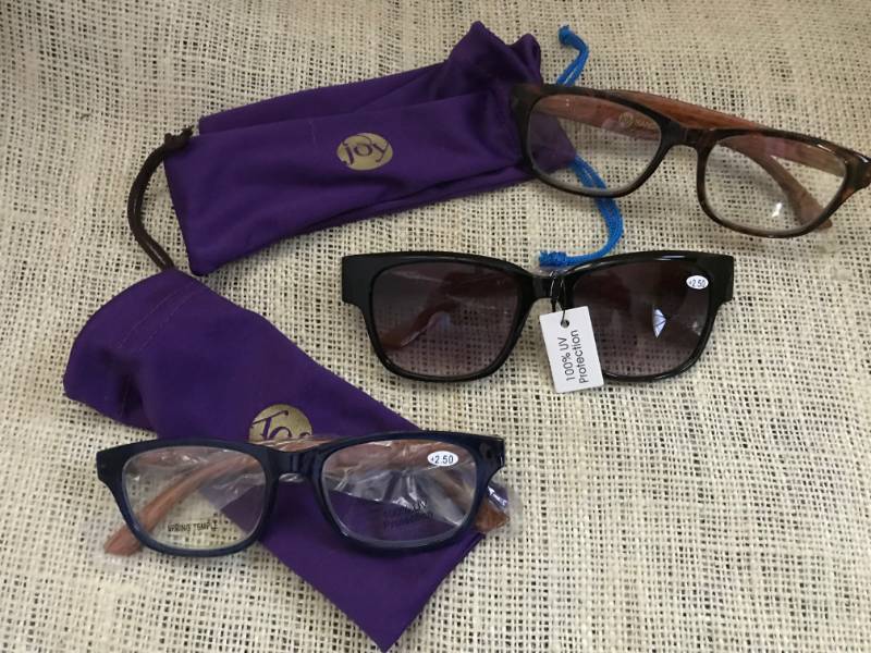 lot 1211 image: Readerseye glasses including sunglass readers 2.50