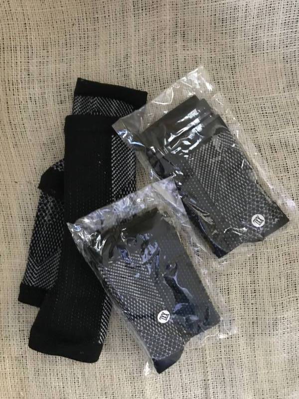 lot 1212 image: Compression SocksAnkle Support