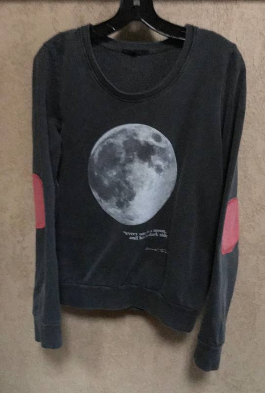 lot 1224 image: Moon Sweatshirt with Mark Twain quote every one is a moon and has a dark side