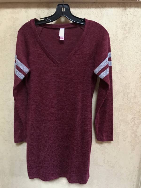 lot 1225 image: Long Sweater Shirt