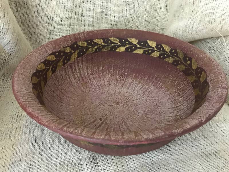 lot 1232 image: Large ceramic bowl for table centerpiece or would make a great bird bathfeeder
