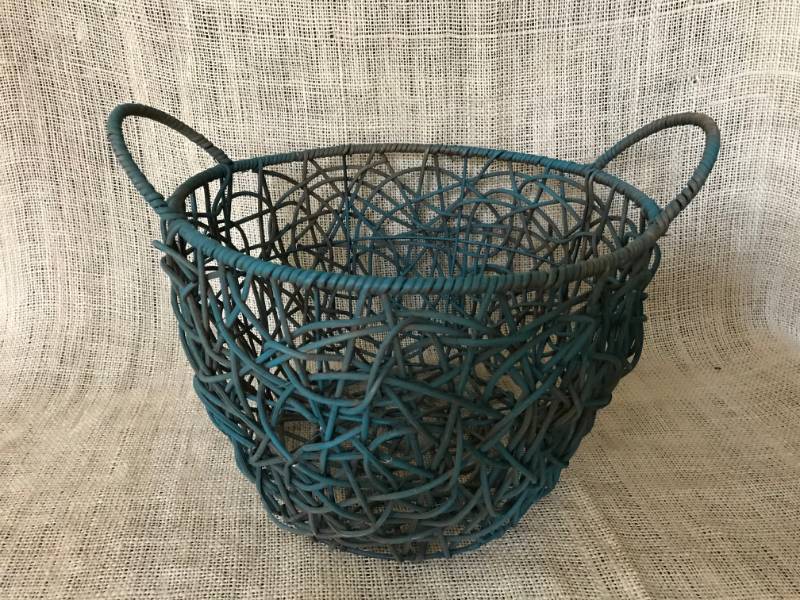 lot 1236 image: Rustic Looking Basket with handles
