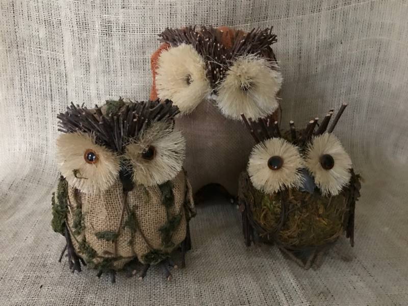 lot 1237 image: Family of  Nature Owls--made of burlap, twigs, etc.