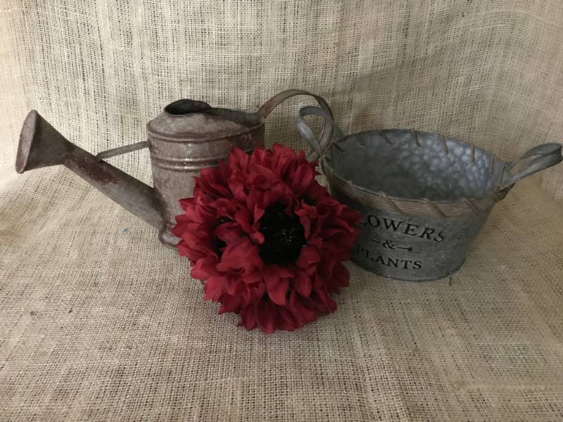 lot 1244 image: Galvanized garden tins and hanging daisy floral ball