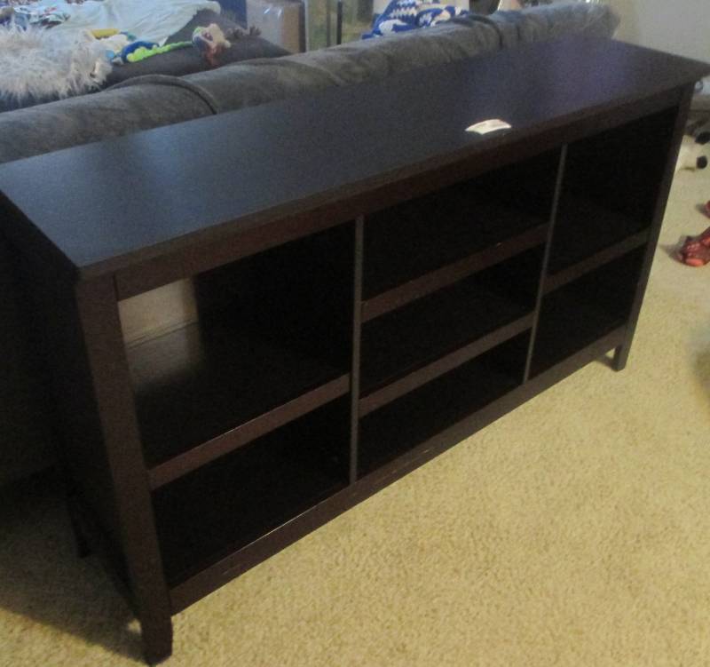 lot 19000 image: LIVING ROOM CONSOLE