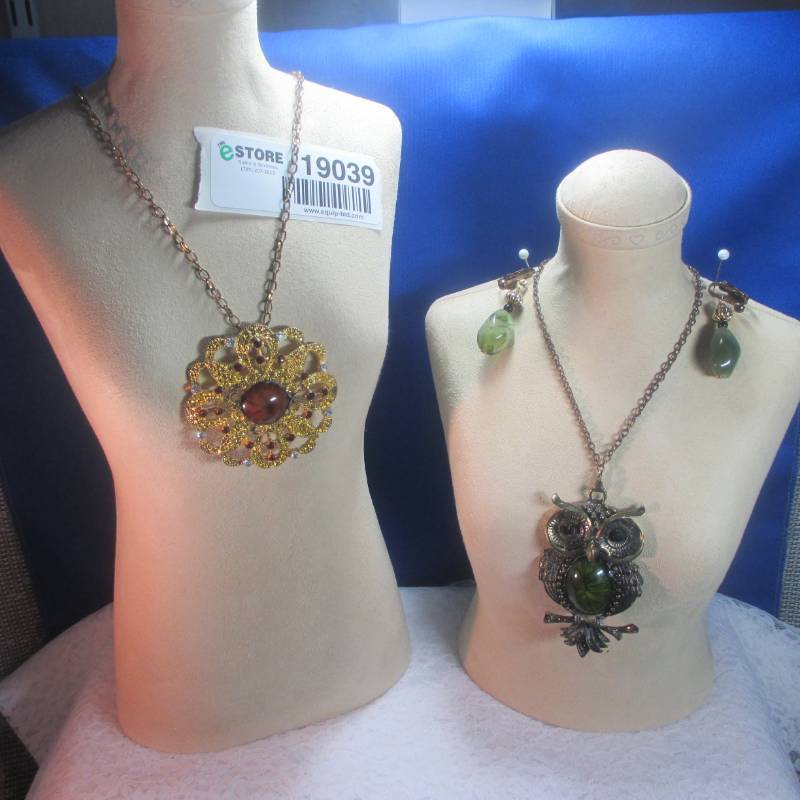 lot 19039 image: MID CENTURY MEDALLION & 70s OWL PENDANT