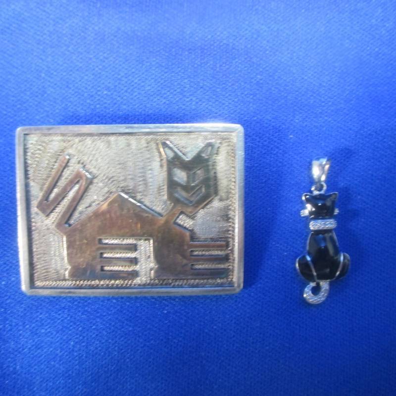 lot 19043 image: JANE SEYMOUR PENDANT AND UNIQUE ABSTRACT CAT PIN