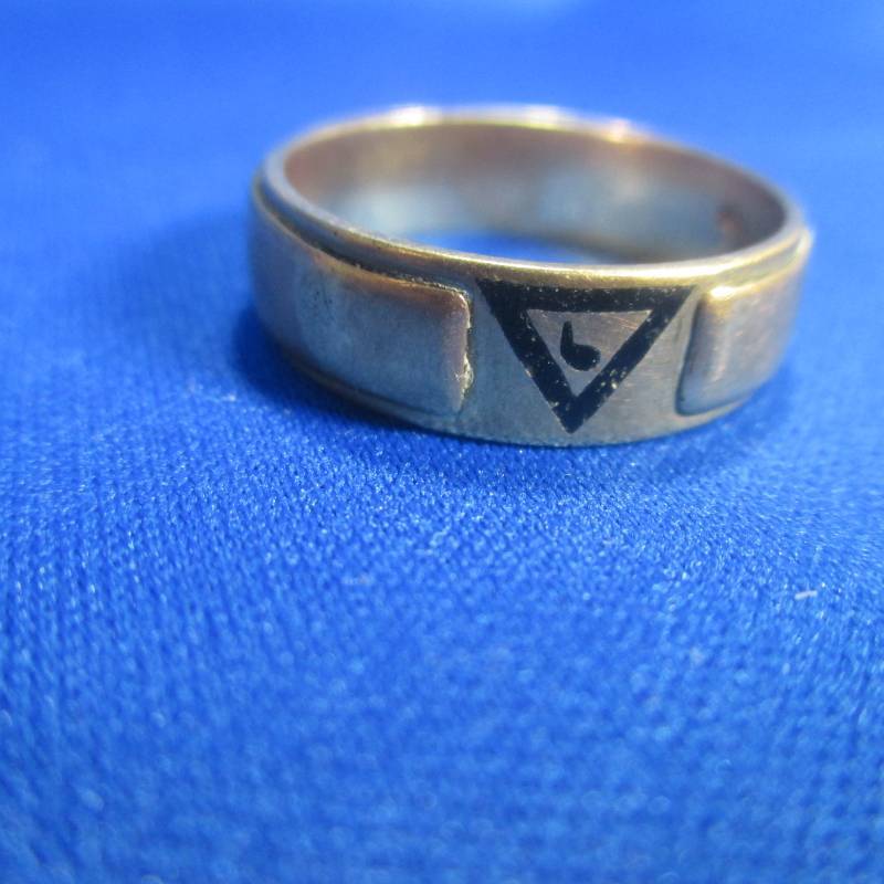 lot 19055 image: VINTAGE MASONIC LOT 2