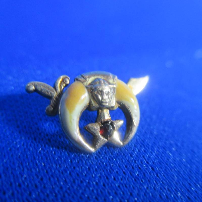 lot 19060 image: VINTAGE MASONIC LOT 7
