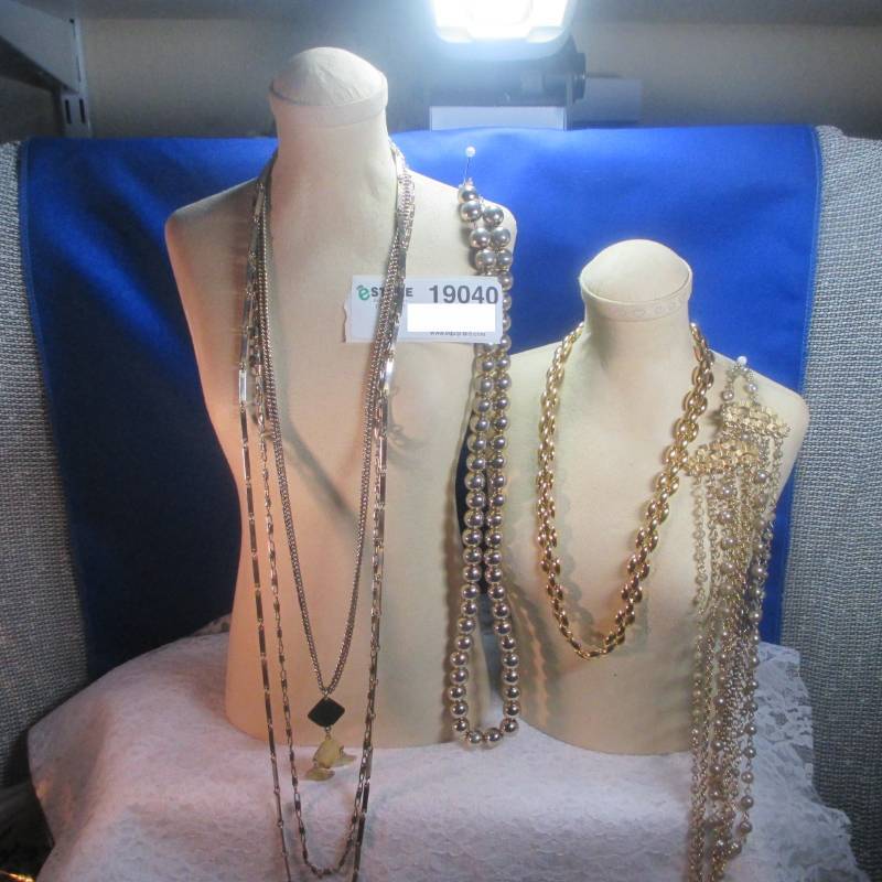 lot 19040 image: GOLD TONED VINTAGE LOT OF 4 NECKLACES NAPIER KRAMER