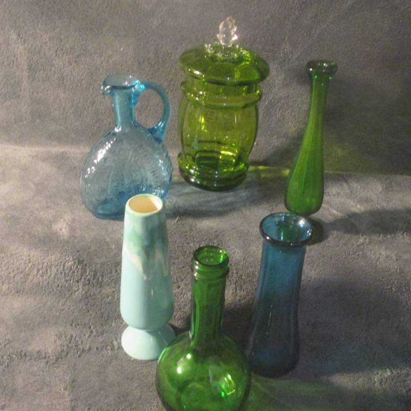 lot 19064 image: LOT OF COMPLIMENTARY ART GLASS PIECES (6)