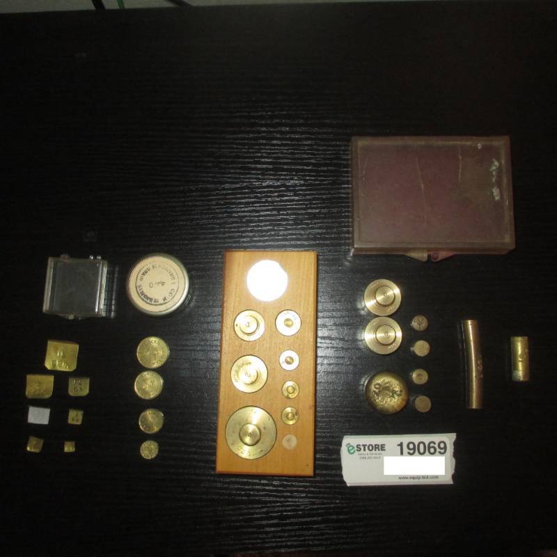 lot 19069 image: ASSORTMENT OF VINTAGE APOTHECARY SCALE WEIGHTS