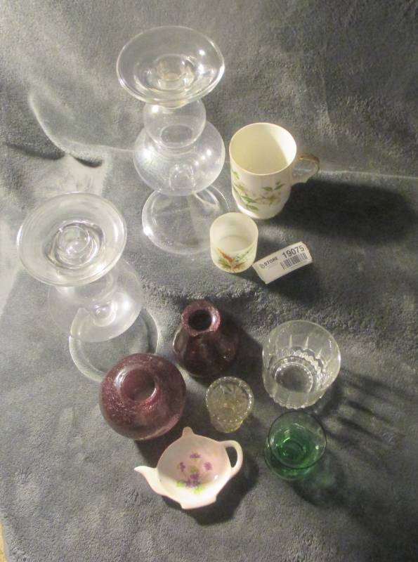 lot 19075 image: GLASS AND CHINA LOT