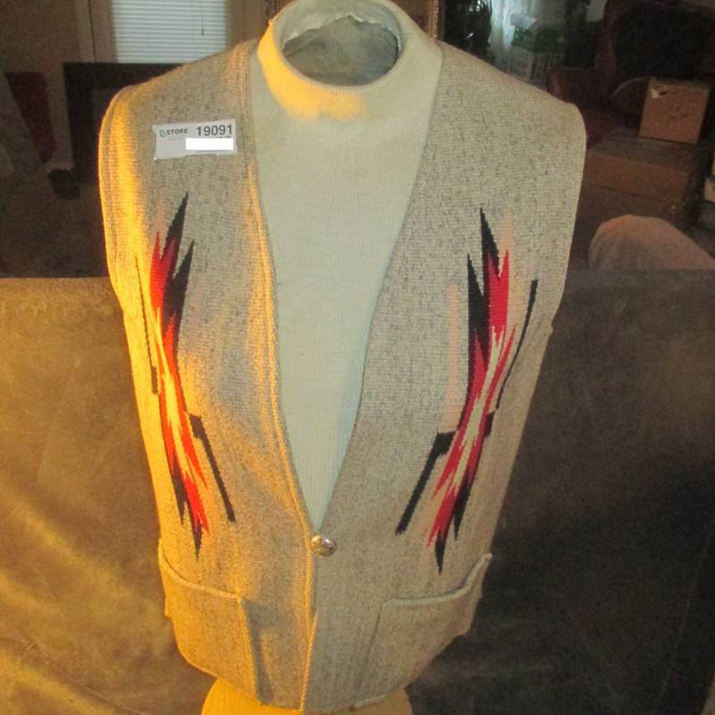 lot 19091 image: VINTAGE NATIVE AMERICAN STYLE CASUAL VEST
