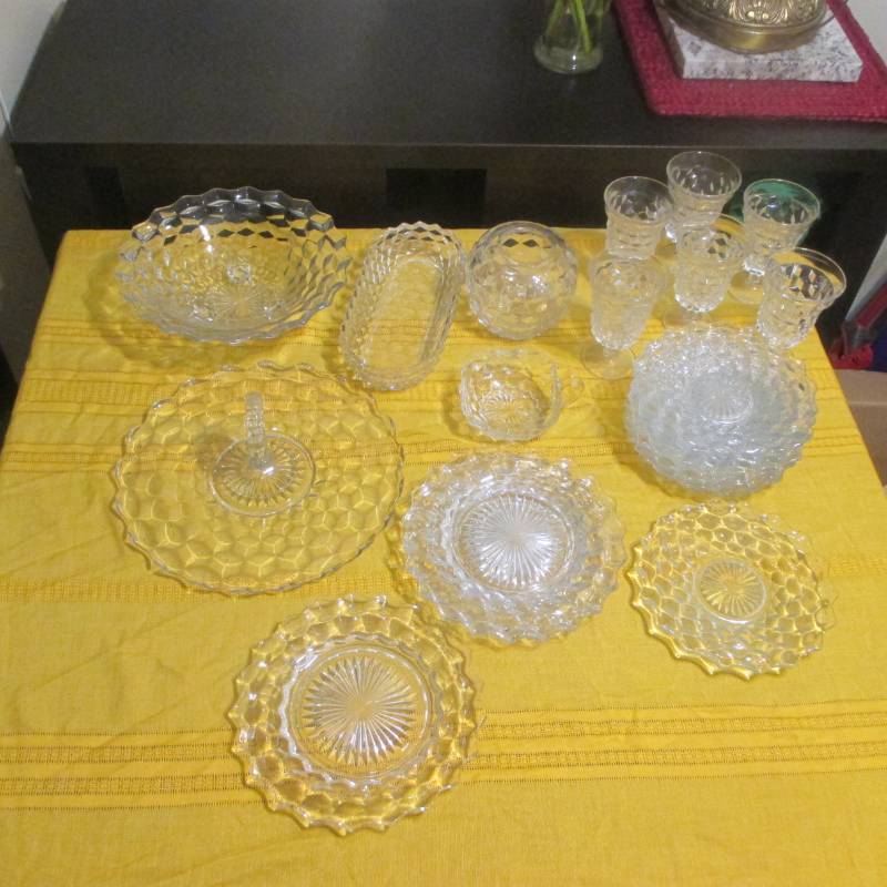 lot 19099 image: VINTAGE SET OF GLASS TABLE AND SERVICE WARE