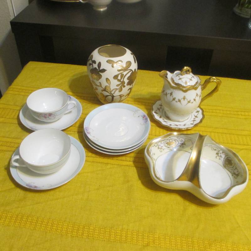 lot 19101 image: B&H LIMOGES CHOCOLATE POT AND TEA SET