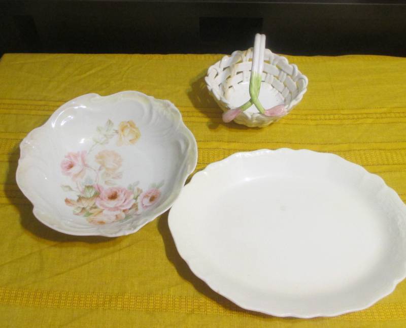 lot 19103 image: JOHNSON BROTHERS CHINA PLATTER