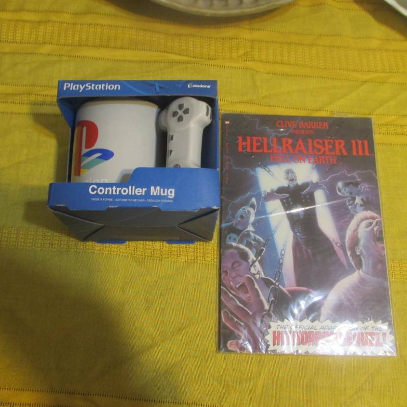 lot 19107 image: CLIVE BARKERS HELLRAISER III COMIC BOOK & PLAYSTATION MUG