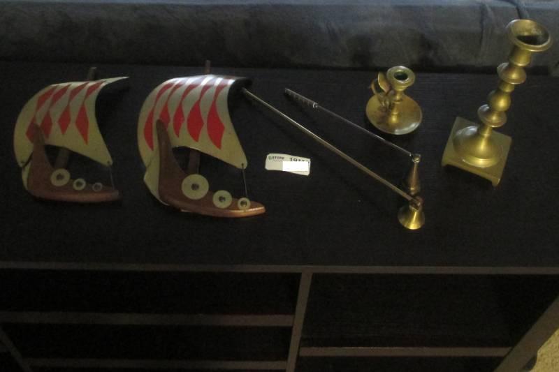 lot 19112 image: MID CENTURY DCOR AND MORE