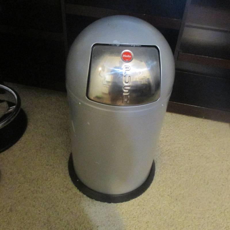 lot 19113 image: HAILO TRASH CAN