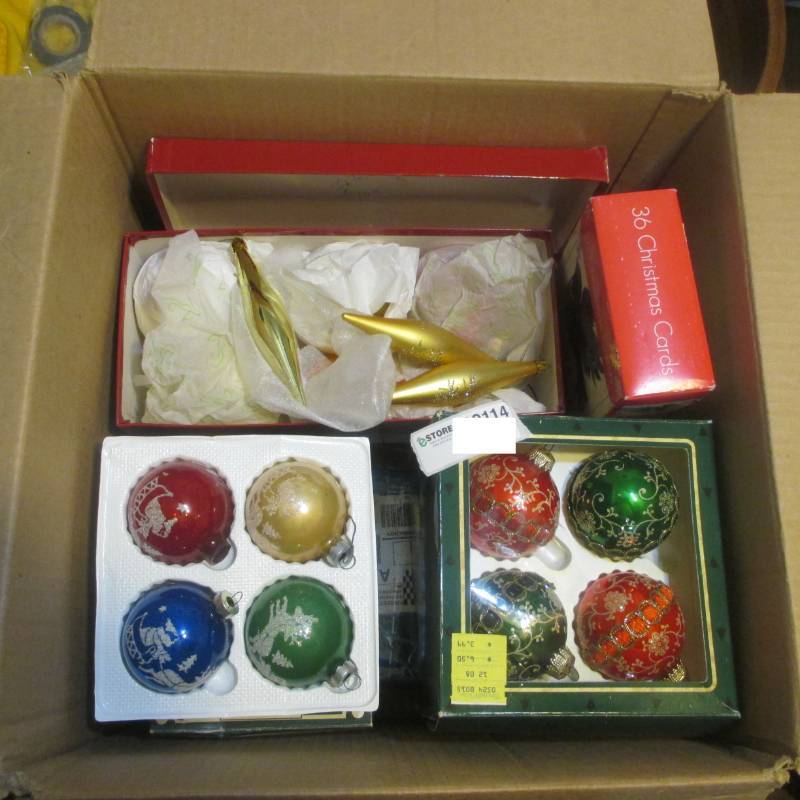 lot 19114 image: VINTAGE CHRISTMAS ORNAMENTS
