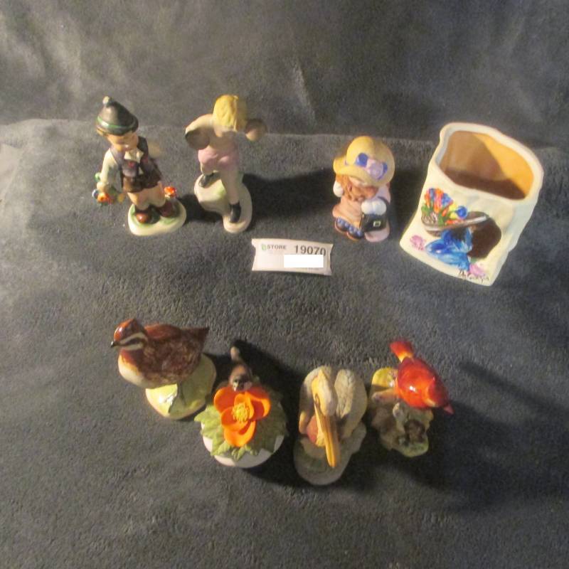 lot 19070 image: LARGE LOT OF FIGURINES LEFTON