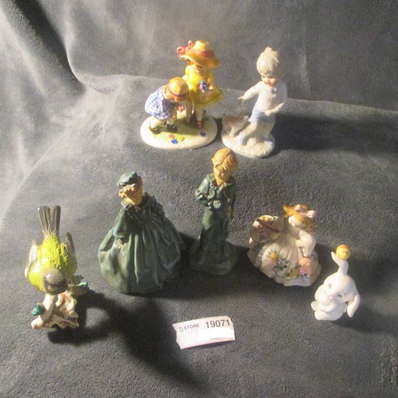 lot 19071 image: LARGE LOT OF FIGURINES 2 GOEBEL
