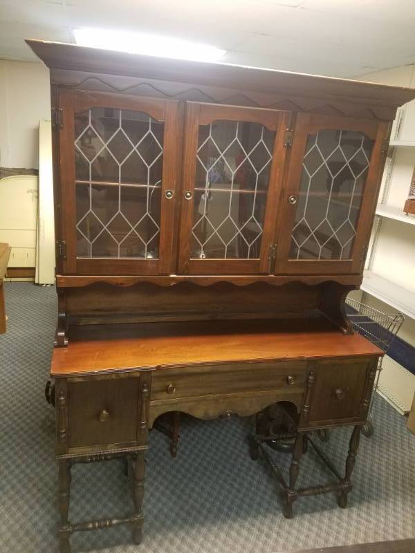 lot 19011 image: LARGE VINTAGE CHINA HUTCH